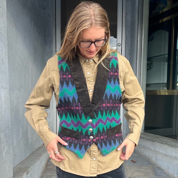 Vintage 80s Circle T Southwestern Vest M | Wool Corduroy Lapel Buffalo Buttons - Picture 6 of 10